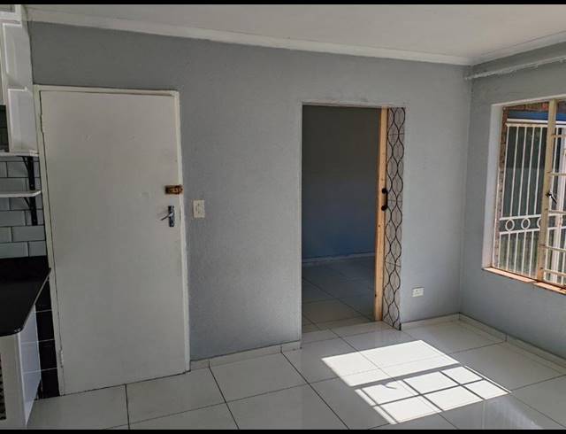 3 BEDROOM SIMPLEX FOR SALE IN KEMPTON PARK EXT 04